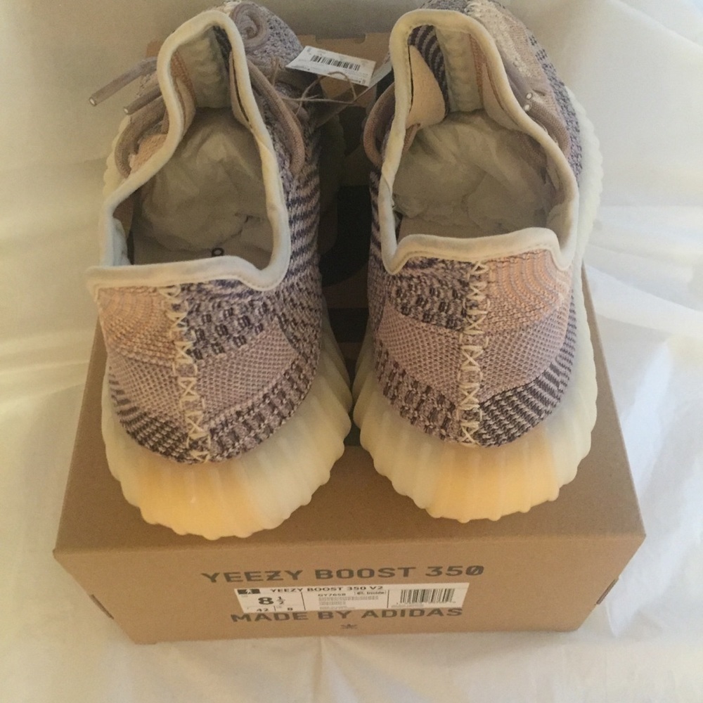 NWT Yeezy Boost 350 v2 - Picture 3 of 7
